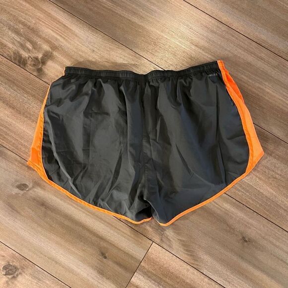 Nike Grey Athletic Workout Shorts Women XL Bin D-24 - Picture 4 of 4